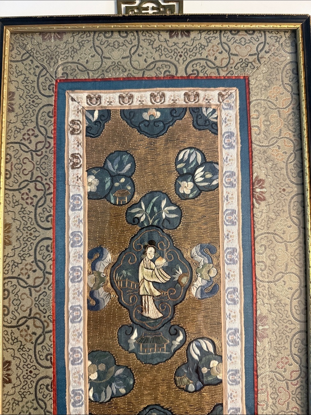 Vintage Chinese Silk Embroidery Framed by Wah Cheong Hong Kong MCM Brass hanger - Picture 13 of 14